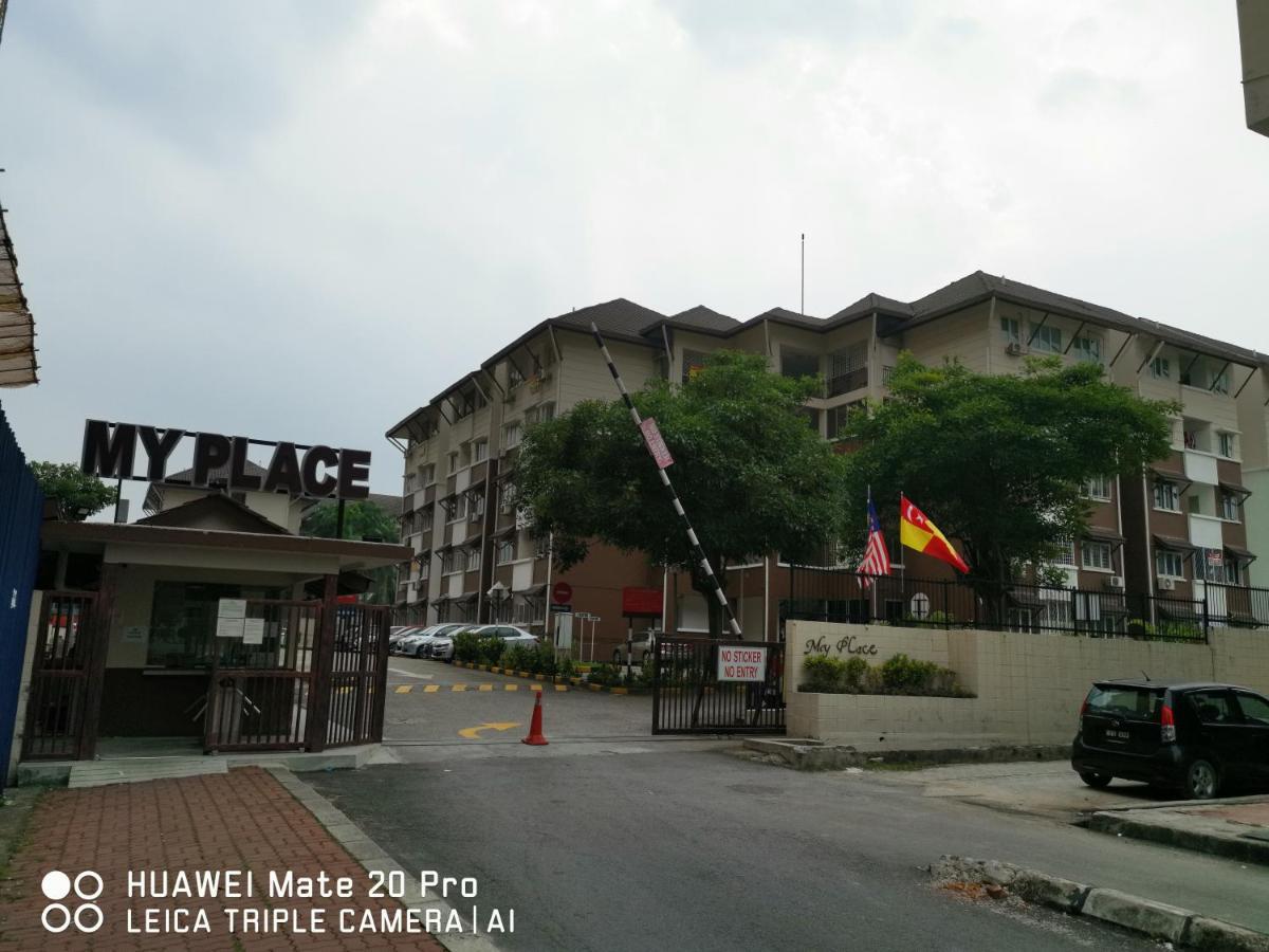 My Place Apartment Subang Jaya Esterno foto
