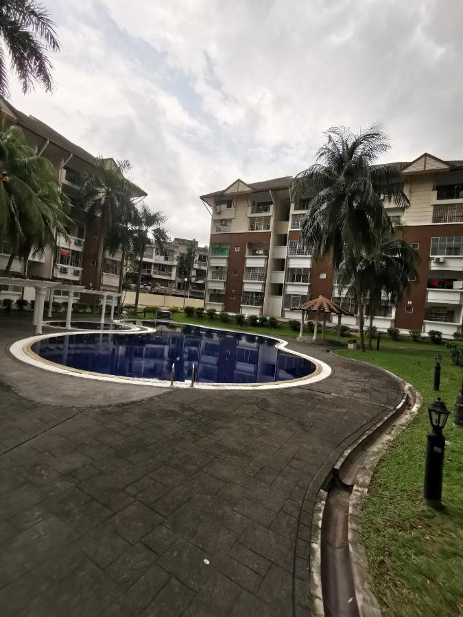 My Place Apartment Subang Jaya Esterno foto