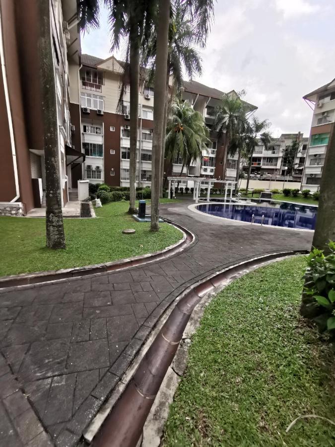 My Place Apartment Subang Jaya Esterno foto